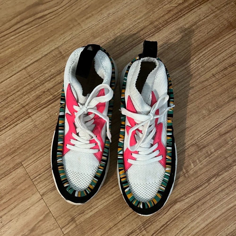 Each pair going for 450$ each with the exception of the Rick Owen’s they are 900